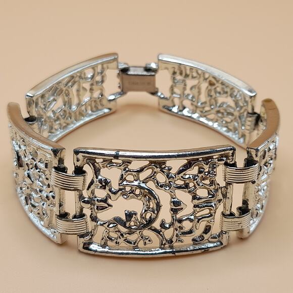 Vintage Sarah Coventry Set: Bracelet Clip Earrings, Frozen Lace, 1970s - Picture 6 of 10